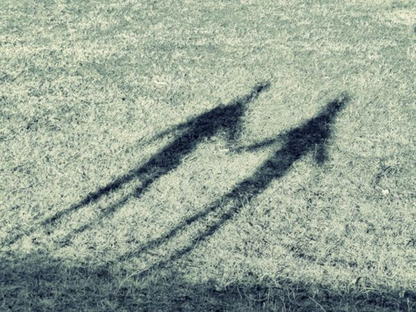 スレンダーマンの影を撮影した写真